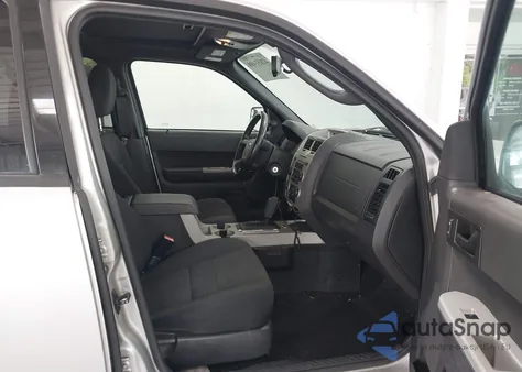 2009 Ford Escape Xlt z USA, uszkodzony, nr VIN 1FMCU03G79KC81611